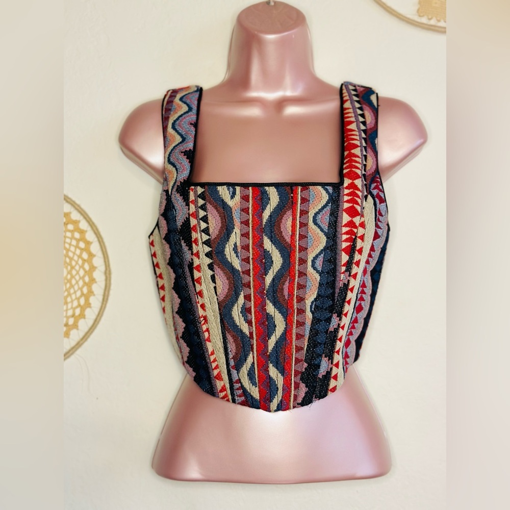 ❌ BOGO LFD Aztec crop top
